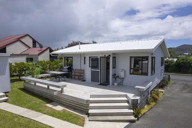 CHARMING HIHI BEACH COTTAGE