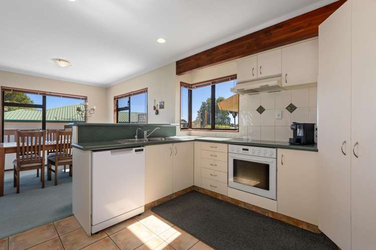 15 Philomel Crest Welcome Bay_11