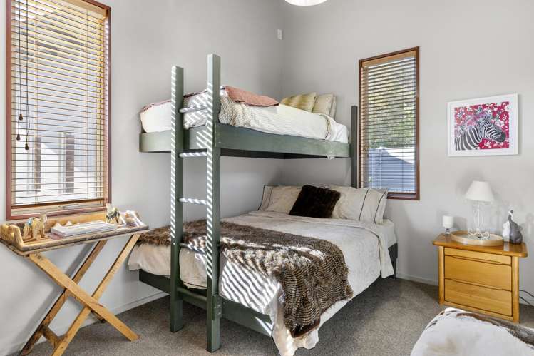 26 Whakamoenga Point Acacia Bay_23
