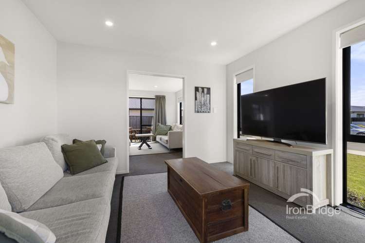 15 Woodford Avenue Woodend_8