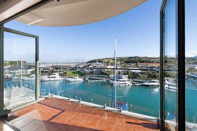 Single Level, Waterfront, World Class Views