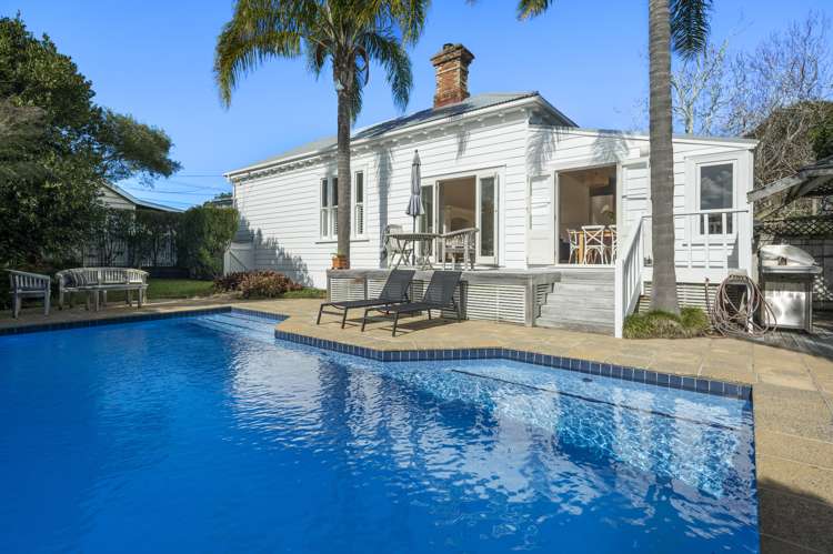 143 Vauxhall Road Narrow Neck_19