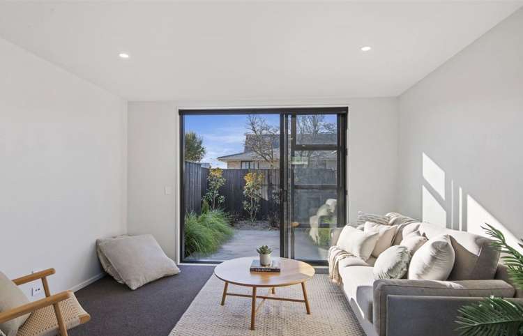 2/68 Barbour Street_3