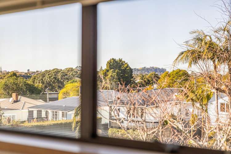 55 Dignan Street Point Chevalier_10