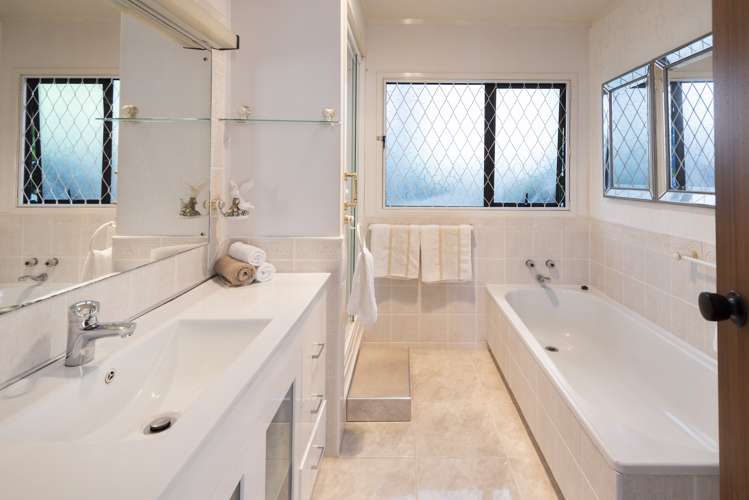 84 The Parade Island Bay_8