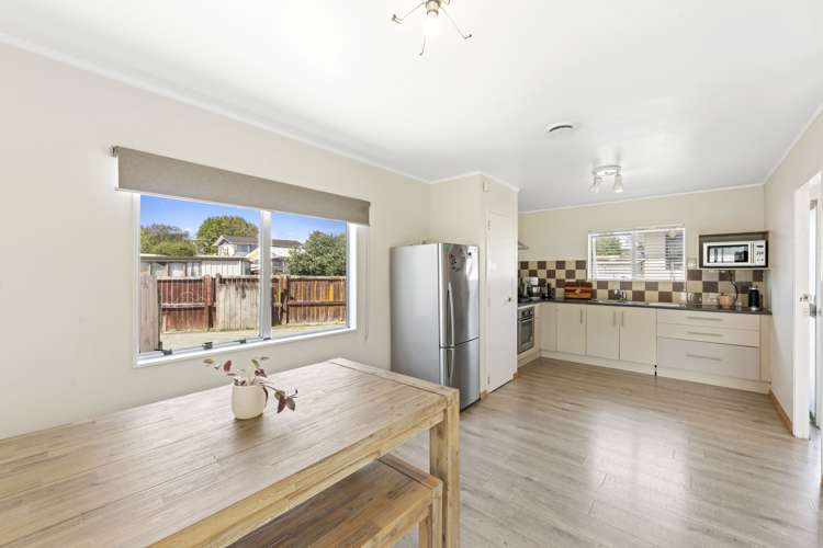 2/8 Jontue Place Clover Park_3