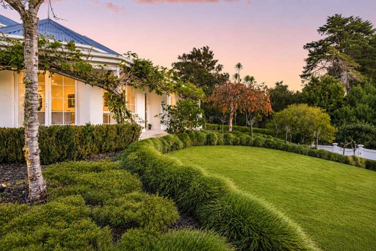 1 Almond Grove Greenhithe_4