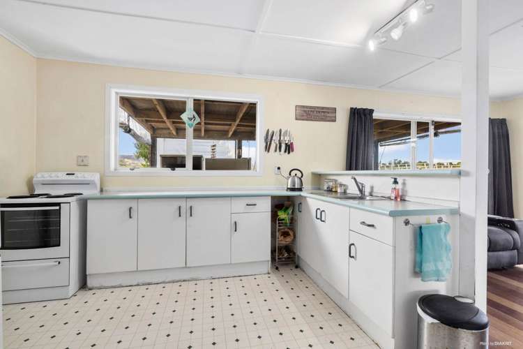 1209 East Coast Road Whakatiwai_10