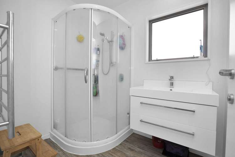 227 Racecourse Road Allenton_16