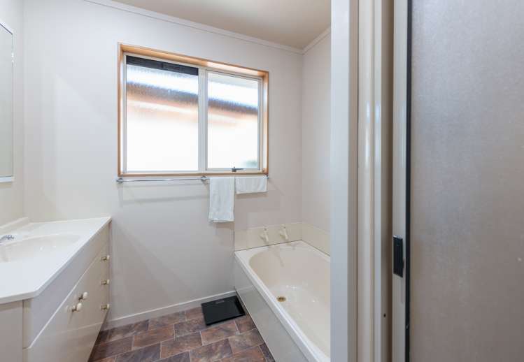 2 Baxter Place Stoke_11