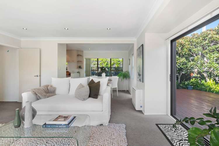 1/5 Lake Pupuke Drive Takapuna_6