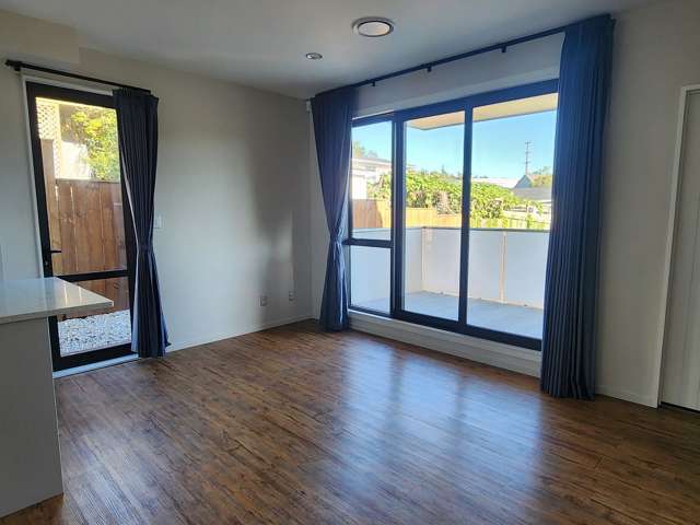 22F Totaravale Drive Totara Vale_1