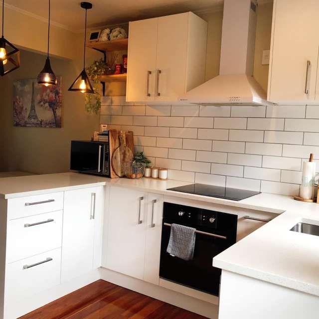 3 bed-room house with big sunroom in Ellerslie