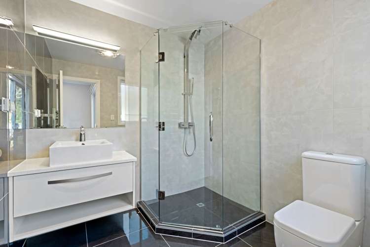61 Bernard Magnus Lane Greenhithe_27