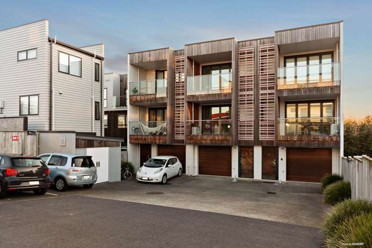 2/69 Lake Road Devonport_11