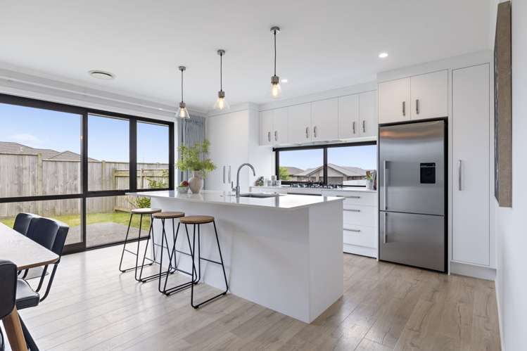 202 Pacific Drive Fitzherbert_12