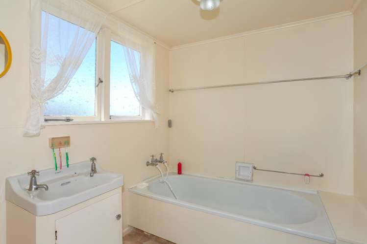 353 Upper Queen Street Pukekohe_16