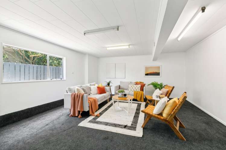 27 Turriff Crescent Tawa_11