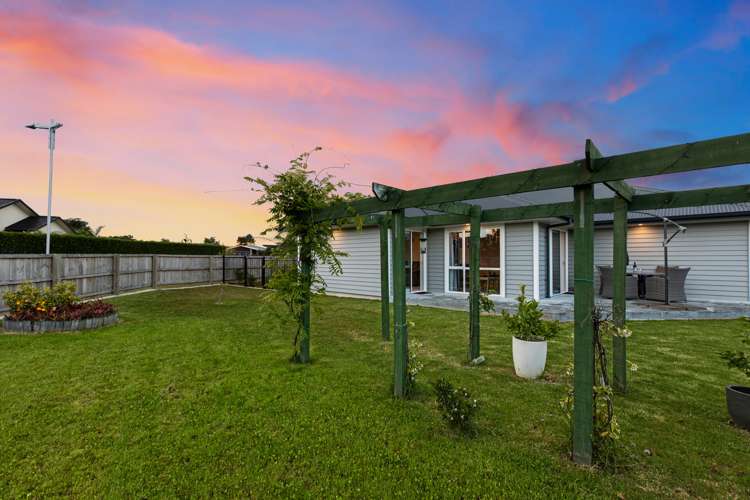 1 Benmore Crescent Pyes Pa_27