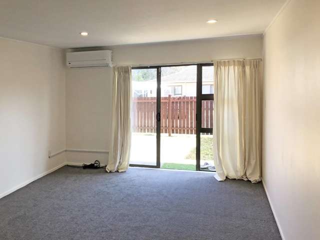Spacious brick and tile Unit with Sunny Garden - Near Sylvia Park