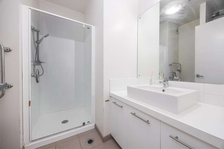 202/155 Beach Road_3