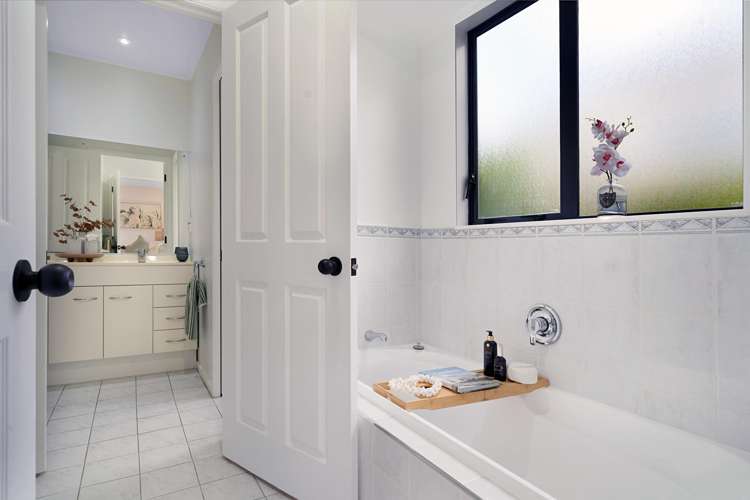 8 Coupland Court Glendene_31