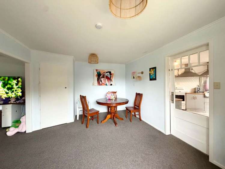 161 Parklands Avenue 10825_7