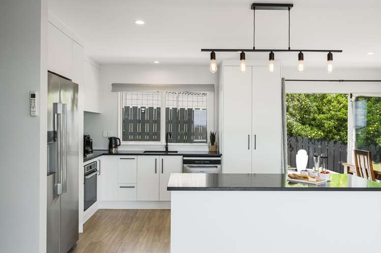 22 Whangaparaoa Road Red Beach_3