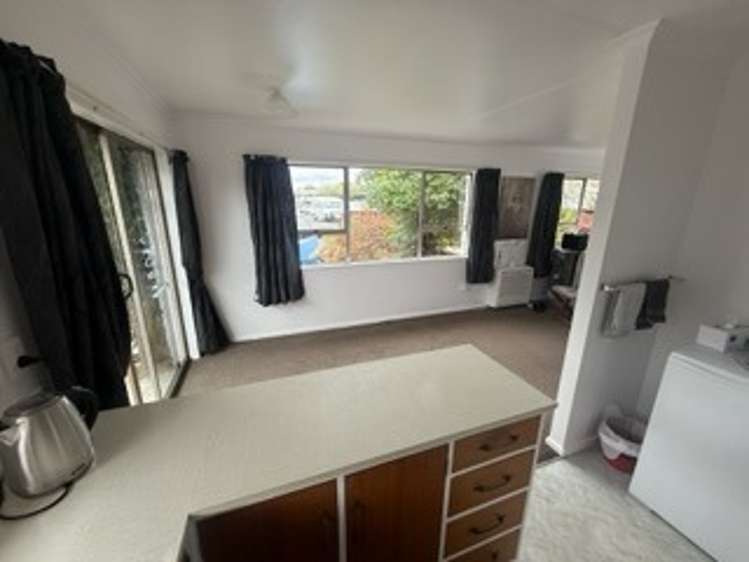 1/13 Cobham Crescent Stoke_3