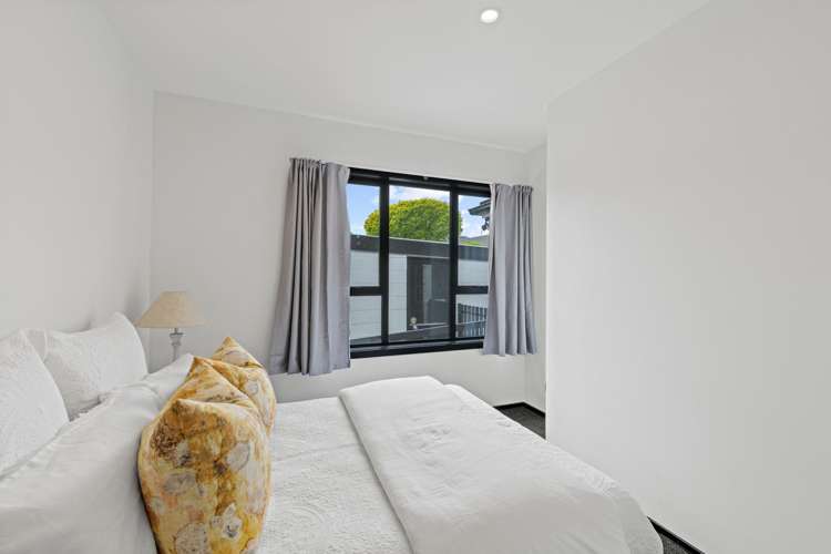 1/18 Blighs Road Strowan_12