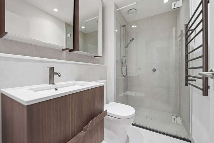 803/10 Commerce Street City Centre_11