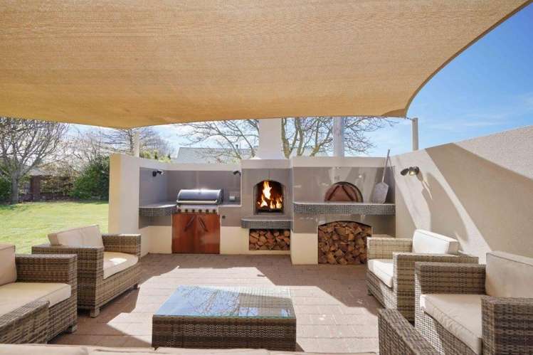 19 Littles Lane Woodend_12