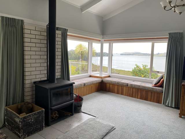 MAGNIFICENT VIEWS  THREE BEDROOMS PLUS EXTRA ROOM DOWNSTAIRS