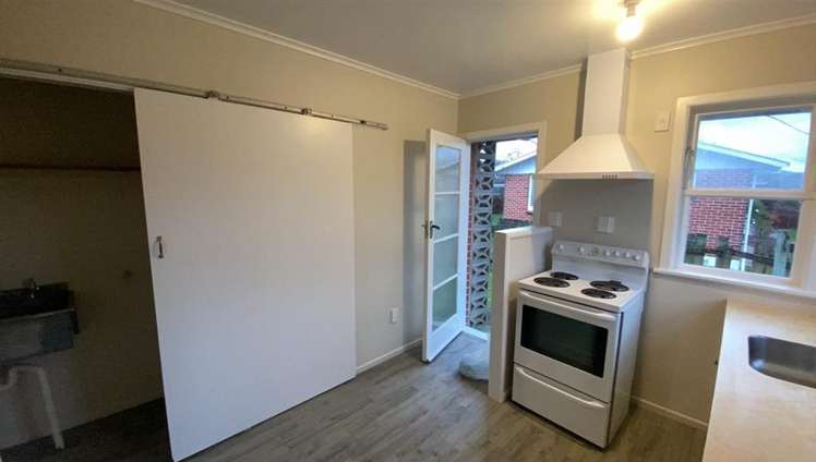 1/4 Gower Street Silverstream_2