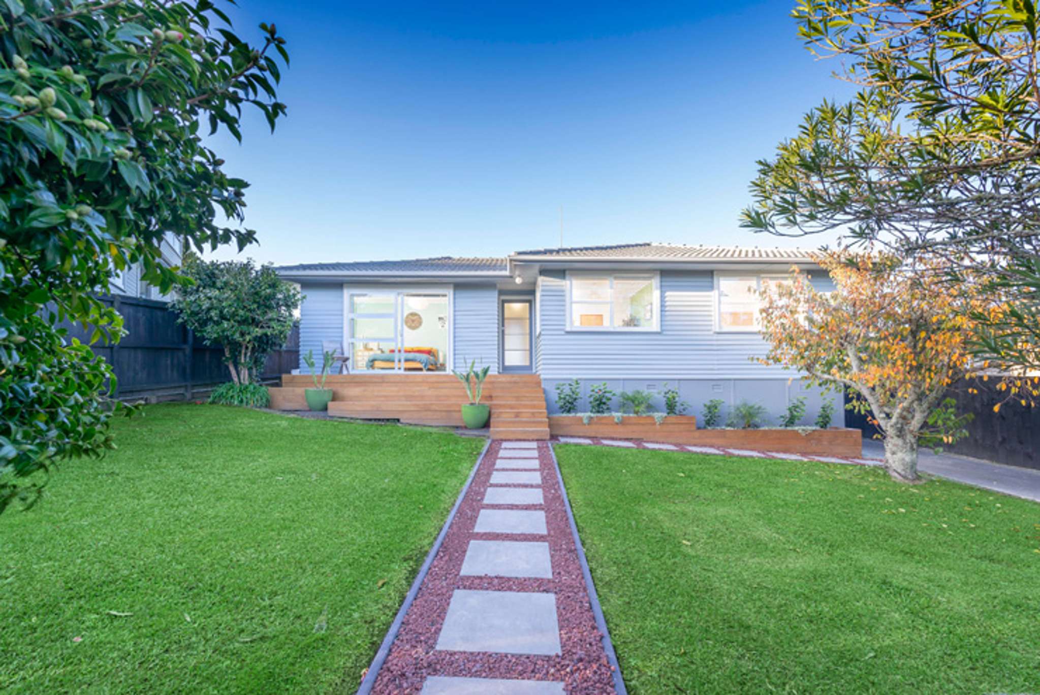 West Aucklanders sell home for $1.4m, buy one in Mt Eden five minutes later for $2m