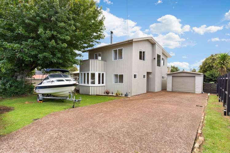 8 Lookout Drive Laingholm_4