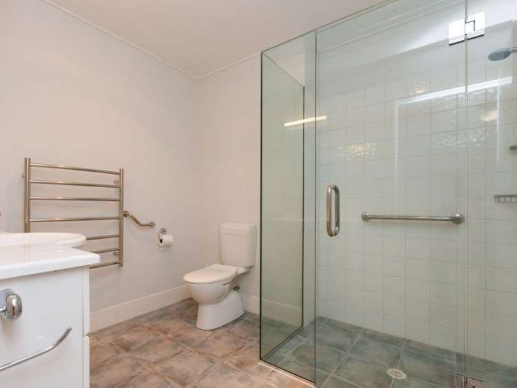 7 Balmoral Drive Terrace End_18