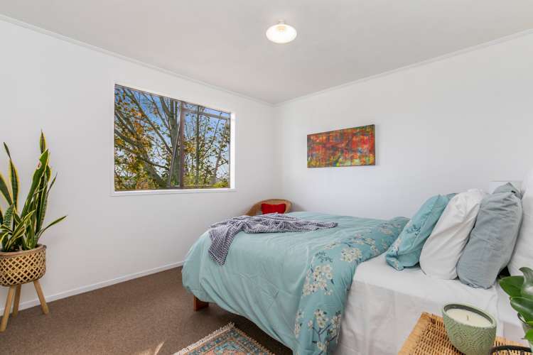 87 Solar Road Glen Eden_14