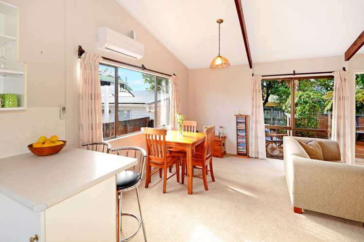 2/180 Henderson Valley Road Henderson_8