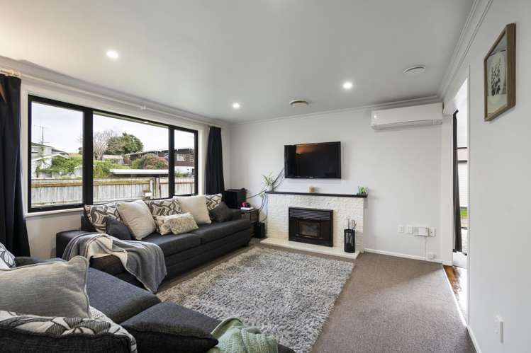 2 Croxley Place Terrace End_13