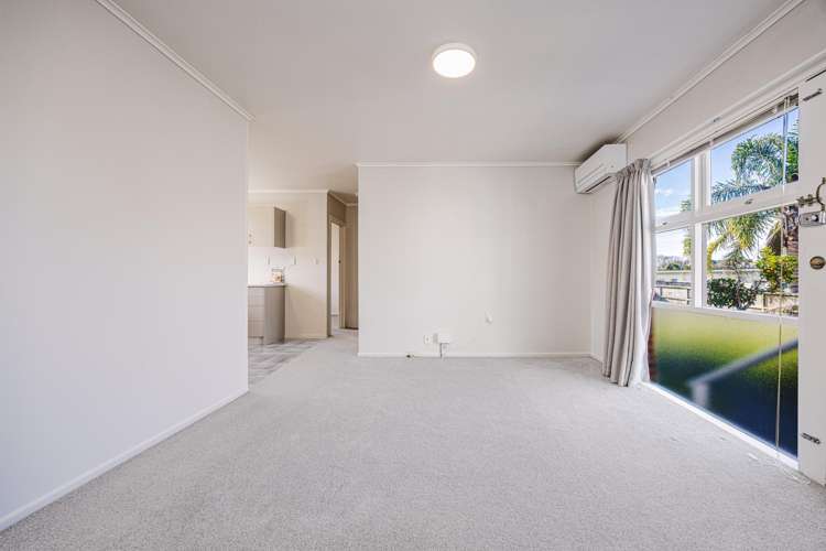 2/67a Alfred St_5