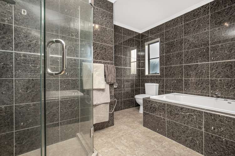 224 Alec Craig Way Gulf Harbour_17