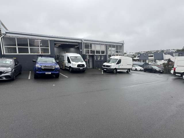 Versatile industrial unit in prime location