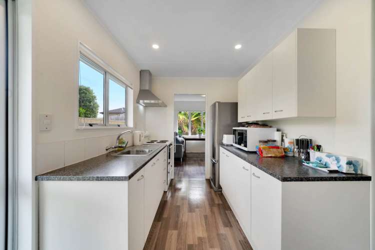 7 Oreti Place Clover Park_6