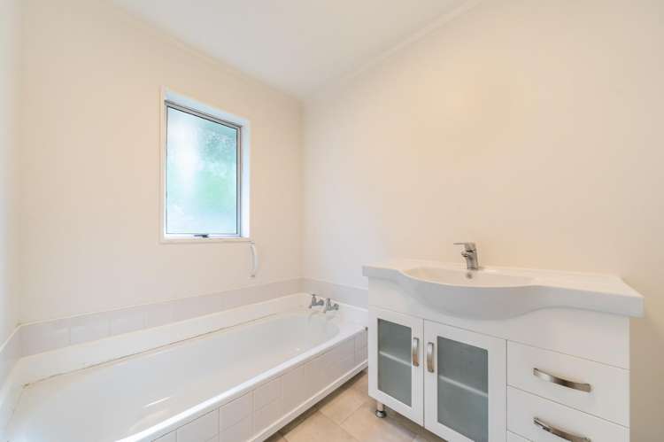  38 Enfield Street Wainuiomata_13