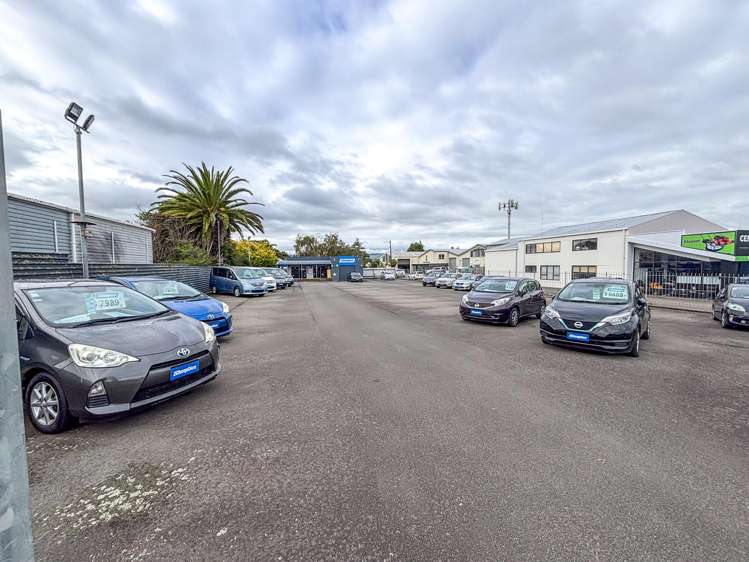 704 Tremaine Avenue Palmerston North_2