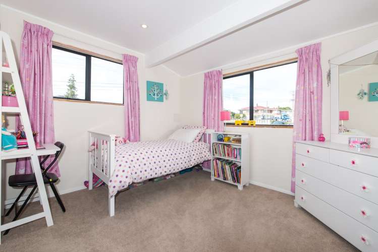 90 Flanshaw Road Te Atatu South_4