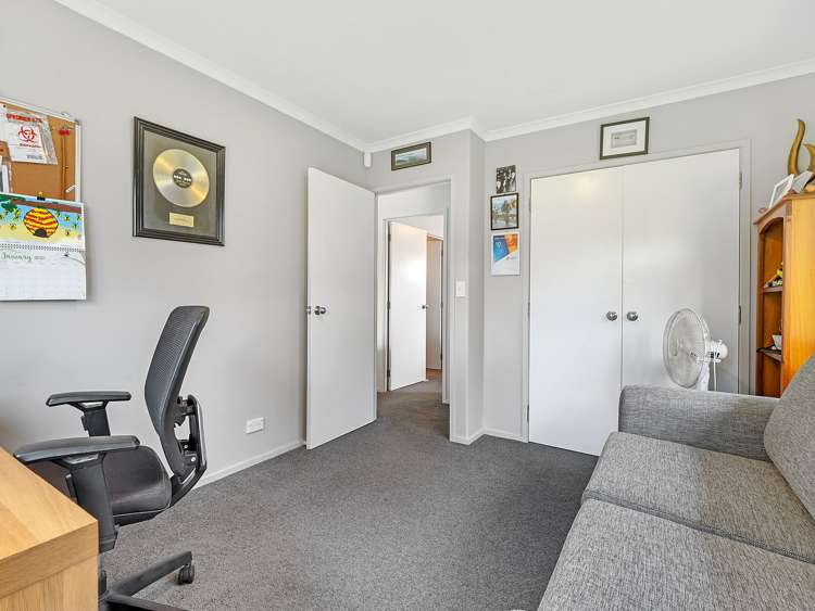 6 Stonebridge Park Drive Holdens Bay_17