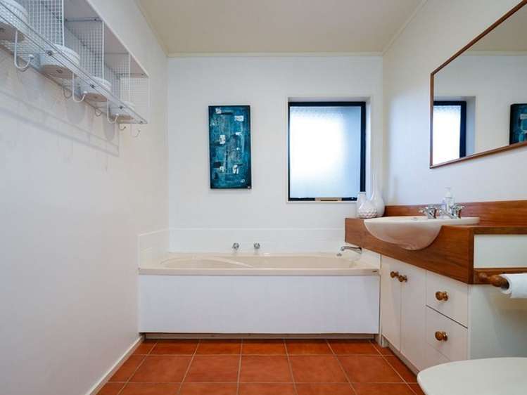 92 Pacific Drive Fitzherbert_11