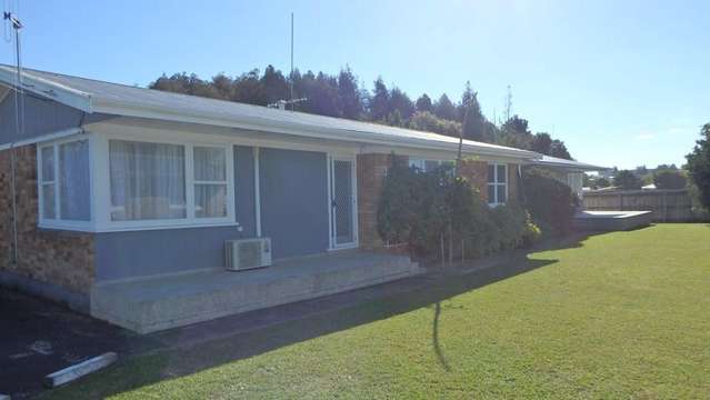 Spacious 2-Bedroom Brick Unit in Hillcrest